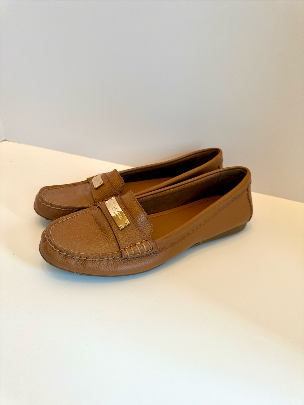 Coach Tan Leather Women’s Fredrica Loafers with Gold Hardware Size 7 Saddle Tan - Picture 4 of 12
